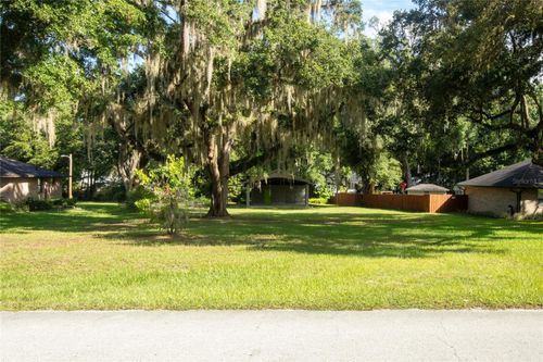523 Se 28th Way, Melrose, FL, 32666-5322 | Card Image