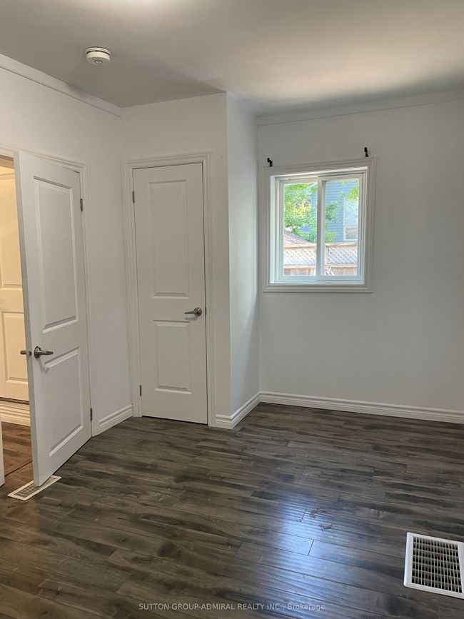 165 Anne St S, Home with 1 bedrooms, 1 bathrooms and 1 parking in Barrie ON | Image 4