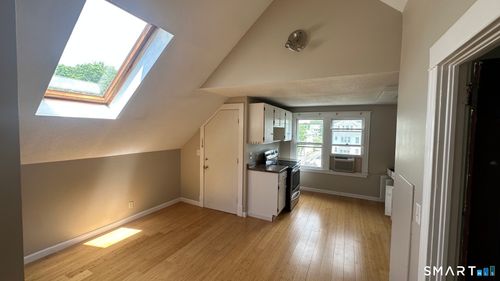 40 Quaker Ln S, West Hartford, CT, 06119-1637 | Card Image