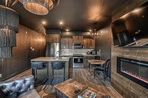 302-91 Chapel St, Nanaimo, BC, V9R0J3 | Card Image