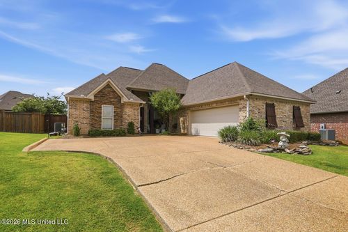218 Emerald Cir, Brandon, MS, 39047-6392 | Card Image