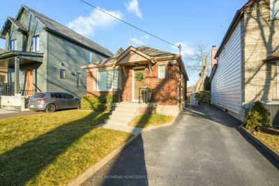 21 Smithfield Dr, House other with 2 bedrooms, 2 bathrooms and 3 parking in Etobicoke ON | Image 2