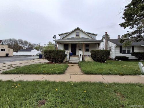 1711 Columbus Ave, Bay City, MI, 48708-6828 | Card Image