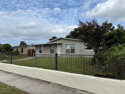 1520 W 11th St, Riviera Beach, FL, 33404-6509 | Card Image