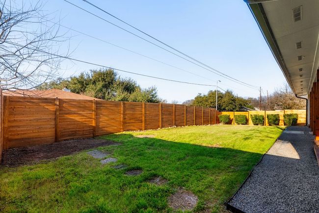Large backyard! | Image 34