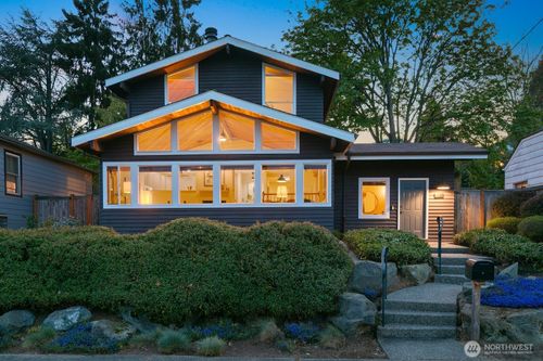 3219 34th Ave W, Seattle, WA, 98199-2614 | Card Image
