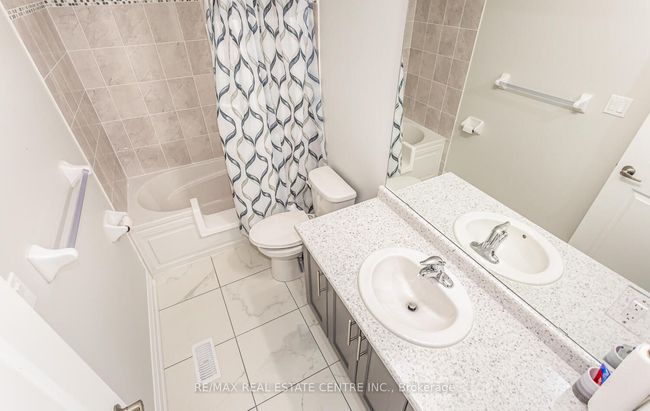 3 Dalbeattie Dr, House attached with 4 bedrooms, 3 bathrooms and 1 parking in Brampton ON | Image 38
