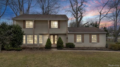 5516 Priory Ln, Bloomfield Hills, MI, 48301-1116 | Card Image