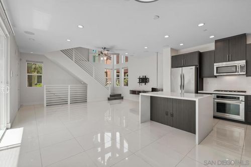 7857 Inception Way, San Diego, CA, 92108-5122 | Card Image