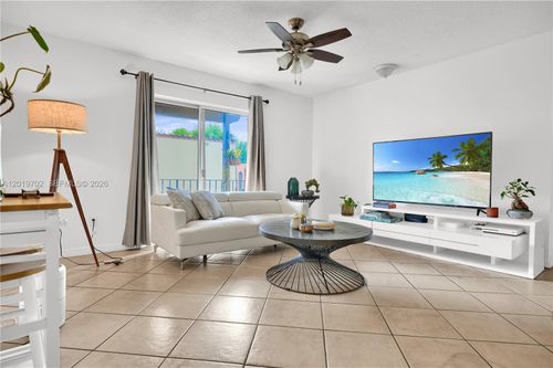 d18-10786 N Kendall Dr, Miami, FL, 33176 | Card Image