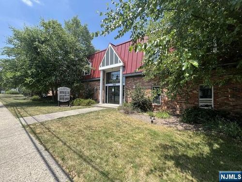 385 Clinton Ave, Wyckoff, NJ, 07481-1934 | Card Image