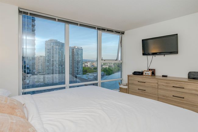 1708 - 111 W Georgia Street, Condo with 2 bedrooms, 2 bathrooms and 1 parking in Vancouver BC | Image 11
