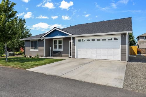 2201 Ne Arapahoe Court, Redmond, OR, 97756 | Card Image