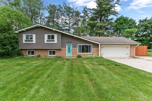 2552 N Lake Angelus Rd W, Lake Angelus, MI, 48326-1050 | Card Image