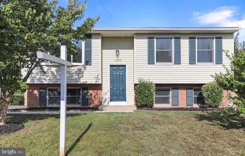 1337 Cedarwood Dr, HAGERSTOWN, MD, 21742-3018 | Card Image