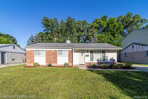 32339 Chalfonte Dr, Warren, MI, 48092-4311 | Card Image