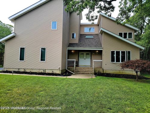 28 Musket Ln, Eatontown, NJ, 07724-2466 | Card Image