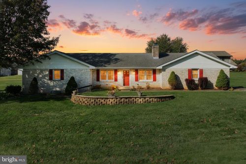 244 Miller Rd, Akron, PA, 17501-1152 | Card Image