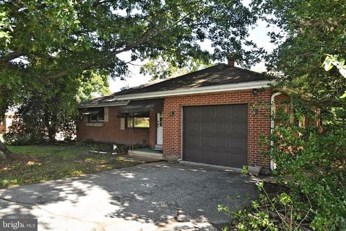 2105 Swamp Pike, GILBERTSVILLE, PA, 19525-9621 | Card Image