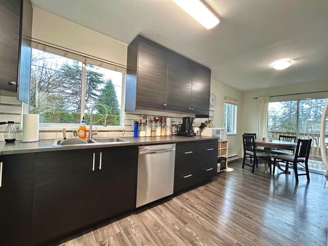 1 - 765 School Road, Townhouse with 2 bedrooms, 1 bathrooms and 1 parking in Gibsons BC | Image 2