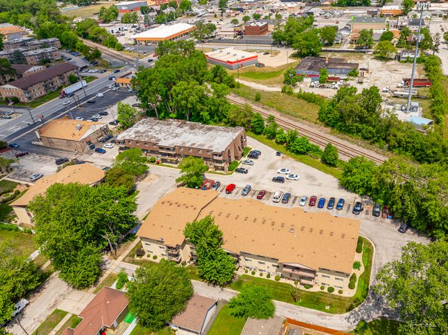 APT-1E - 18361 Glen Oak Ave, Condo with 2 bedrooms, 1 bathrooms and 1 parking in Lansing IL | Image 24