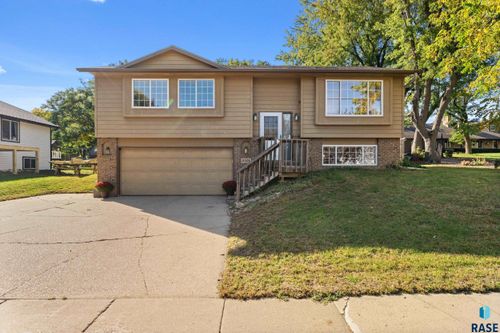 3401 S Bahnson Ave Avenue, Sioux Falls, SD, 57103 | Card Image