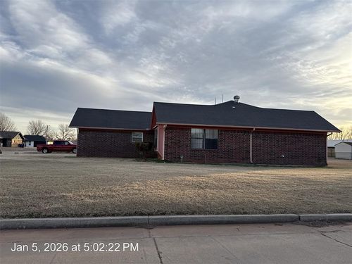202 Redbud Dr, Anadarko, OK, 73005-2249 | Card Image