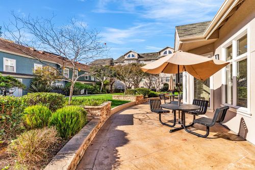 apt-102-555 10th St, Oakland, CA, 94607-4050 | Card Image