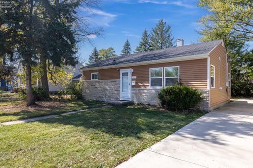 207 Fairlawn Ave, Elyria, OH, 44035-6113 | Card Image