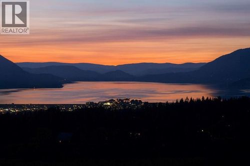 1060 16 Ave Se, Salmon Arm, BC, V1E0H4 | Card Image