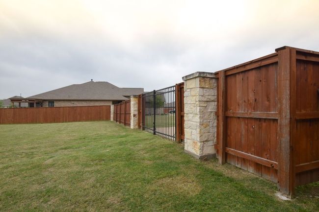 View of yard with fence | Image 27