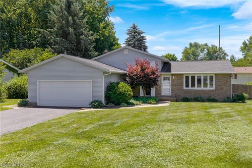 7728 Brunswick Cir Nw, Massillon, OH, 44646-1911 | Card Image