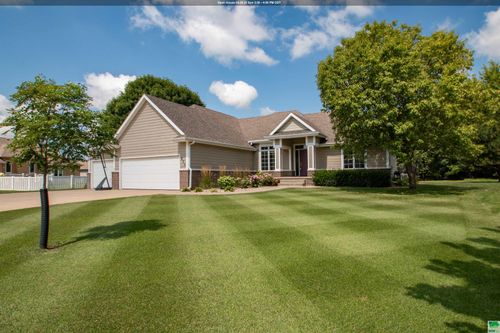 573 Oxbow Trl, Dakota Dunes, SD, 57049-5371 | Card Image