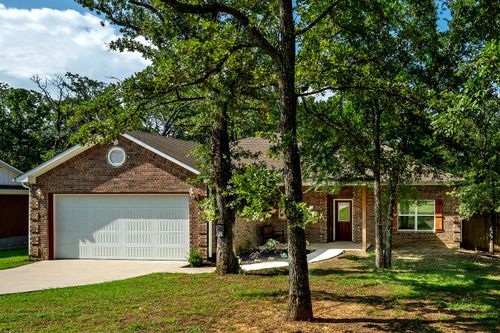 27 Circle Dr, Denison, TX, 75021-7744 | Card Image