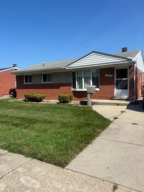 33206 Barrington St, Westland, MI, 48186-4808 | Card Image