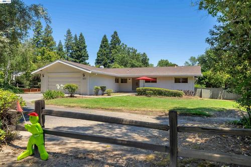 1600 Copenhagen Way, Carmichael, CA, 95608 | Card Image