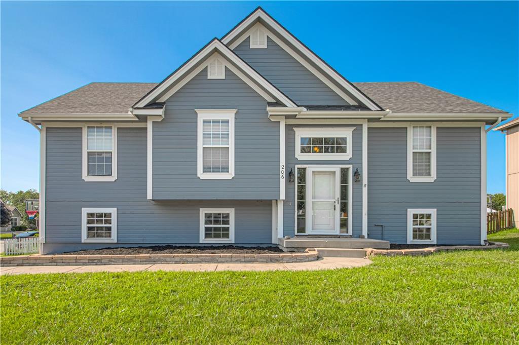 Bridgeport Dr, Smithville, MO 64089