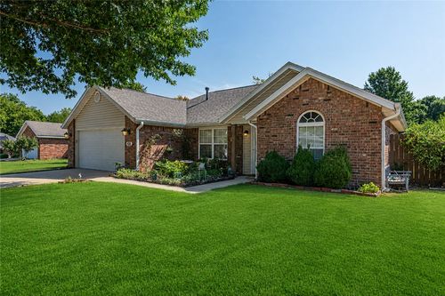 838 S Regency Dr, Fayetteville, AR, 72701-7478 | Card Image