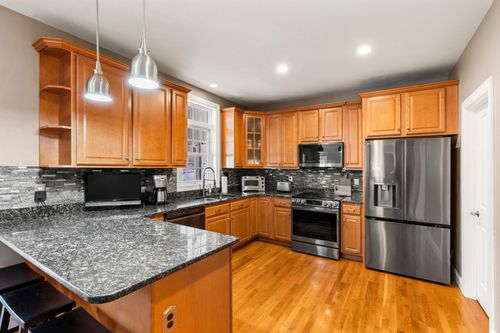 30 Hunter Mill Way, Londonderry, NH, 03053-2295 | Card Image