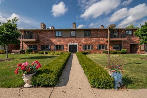 8416033 Menomonee Ave, Menomonee Falls, WI, 53051-3076 | Card Image