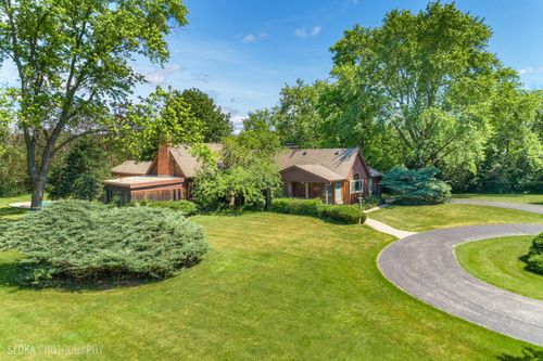 130 Old Dundee Rd, Barrington, IL, 60010-5127 | Card Image