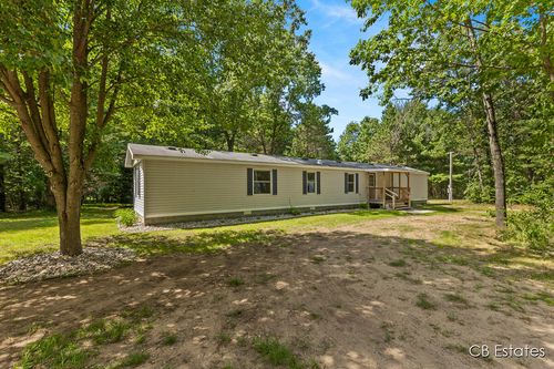 4301 Lasalle Ln, Newaygo, MI, 49337-8170 | Card Image