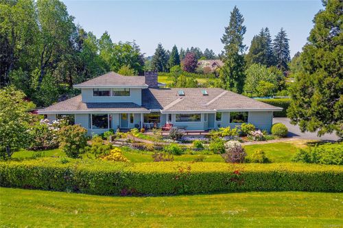 6454 Oldfield Rd, Central Saanich, BC, V8M1X8 | Card Image