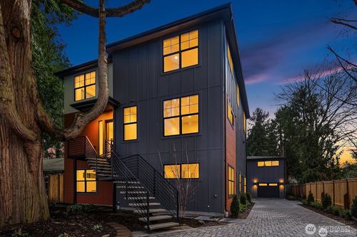 2615 Ne 87th St, Seattle, WA, 98115-3453 | Card Image
