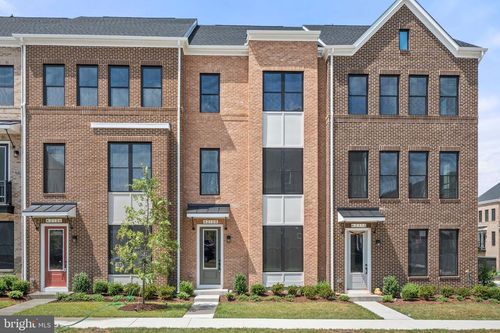 42108 Picasso Sq, BRAMBLETON, VA, 20148-6512 | Card Image