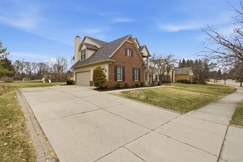 5139 Birkdale Dr, Commerce Township, MI, 48382-1582 | Card Image