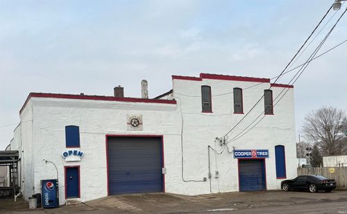 138 E 8th St, Peru, IN, 46970-2363 | Card Image