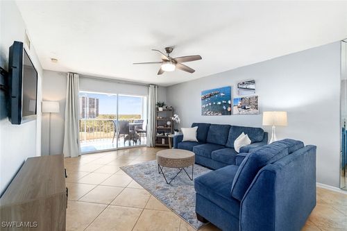 apt-403-340 Horse Creek Dr, NAPLES, FL, 34110-6038 | Card Image