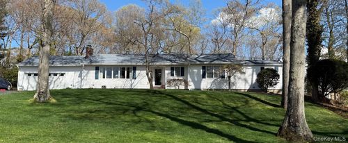 8 Roundabout Rd, Smithtown, NY, 11787-1823 | Card Image