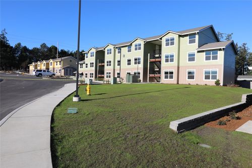 900 N Oak Harbor St, Oak Harbor, WA, 98277-3511 | Card Image